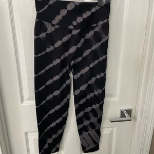 Pink (VS) brand black/taupe tye dye leggings, size L